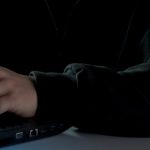 hacker en un ordenador